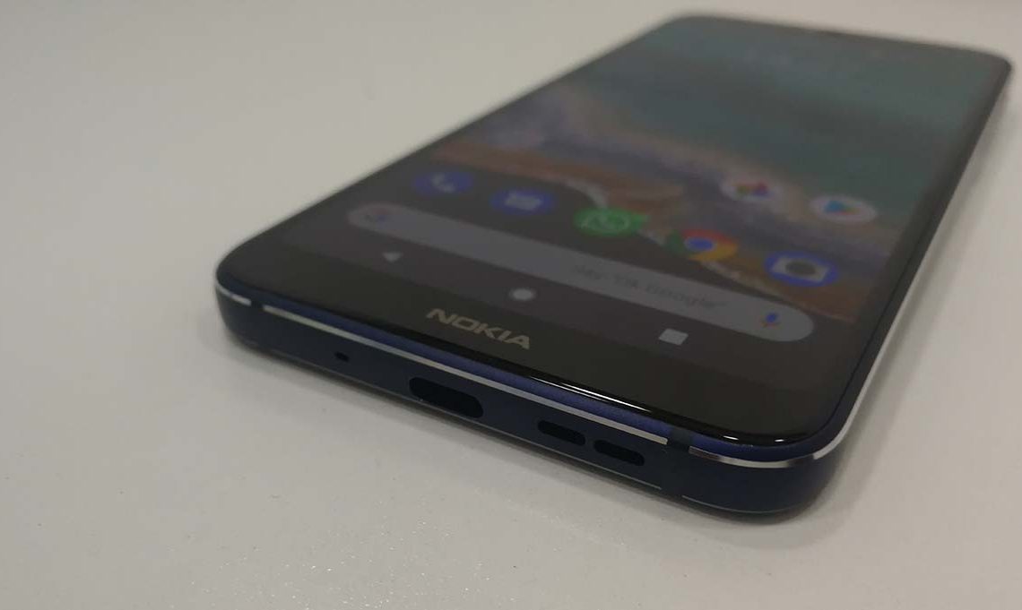 Nokia 7.1 bottom