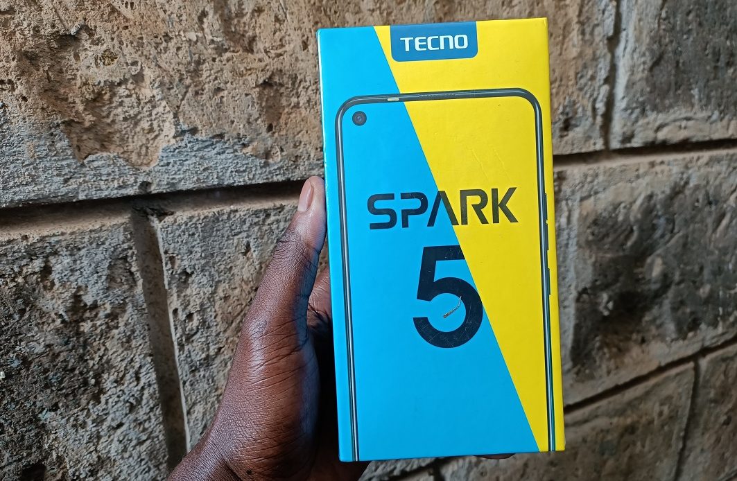 Tecno Saprk 5 box